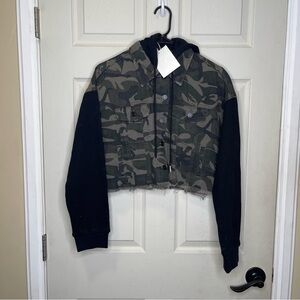 KanCan Women’s Cropped Camo Green Jacket Sz S